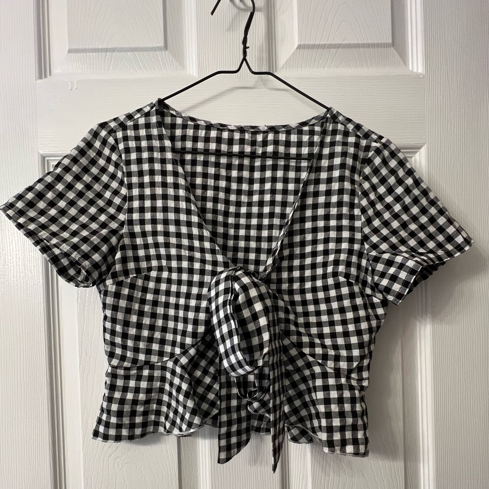 NWOT Women’s Black and White Gingham Twist-Tie Top Size Small from SHEIN
